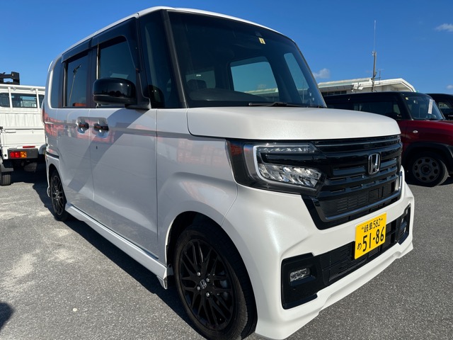 NBOXカスタム白Lﾀｰﾎﾞｽﾀｲﾙﾌﾟﾗｽﾌﾞﾗｯｸ4551